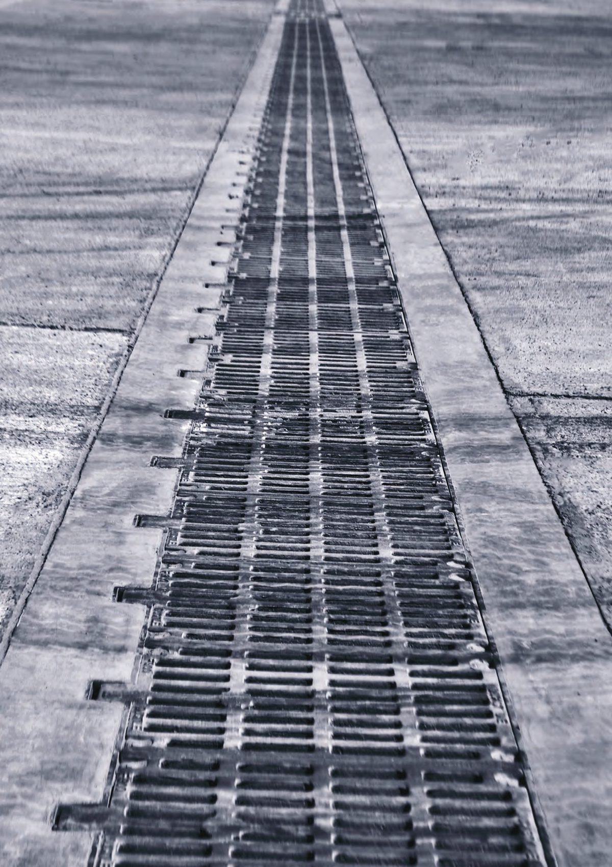 Continuous channel grating run