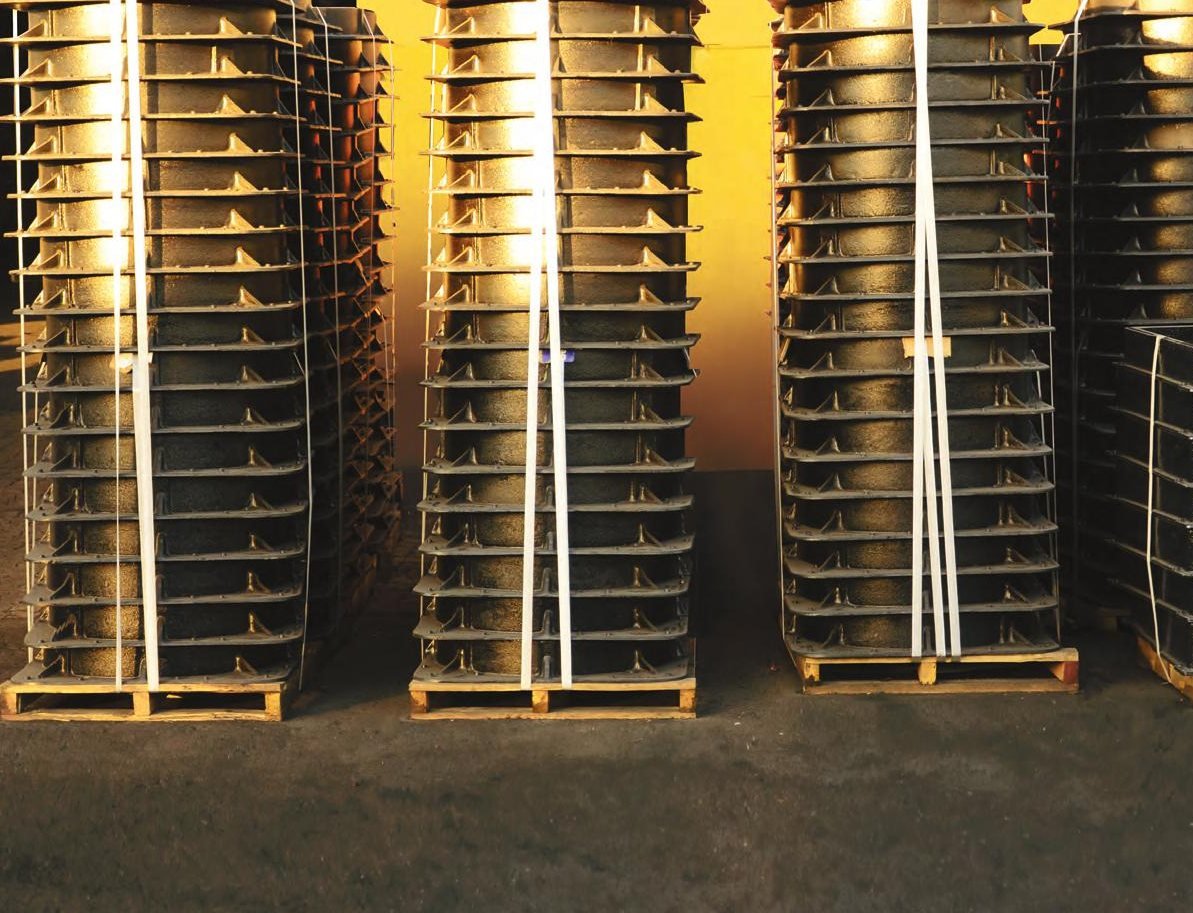 Solid top covers and frames stacked on pallets